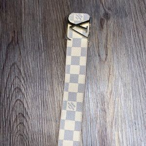 Good condition white Damier Louis Vuitton belt (size 34/85)